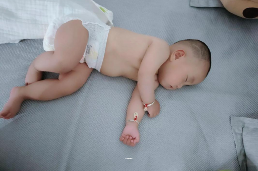 如东怀孕多久会显肚子